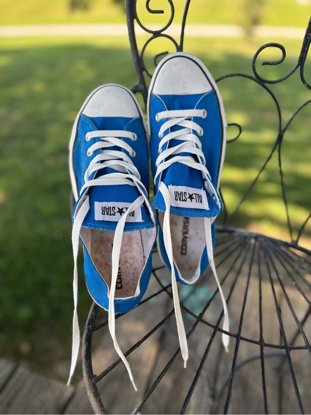 Converse Womens Sz 10 Bright Blue Canvas Low-Top Sneakers with White Accents